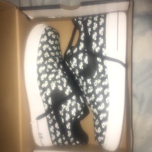 Nike Air Force 1,”Air emblazoned”